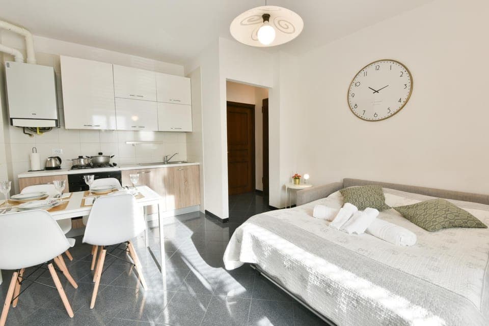 Bed, Kitchen or kitchenette, Living room, Photo of the whole room, Seating area, Dining area, Bedroom, minibar, pet friendly, stove