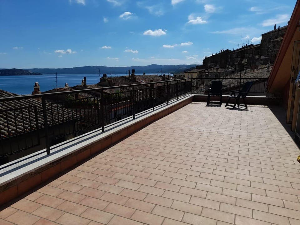 Property building, Natural landscape, Balcony/Terrace, Balcony/Terrace, Lake view, River view