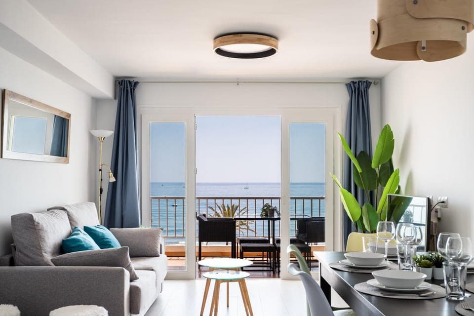 Living room, Dining area, Sea view