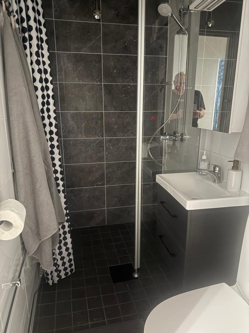 Shower, Toilet, Bathroom, towels