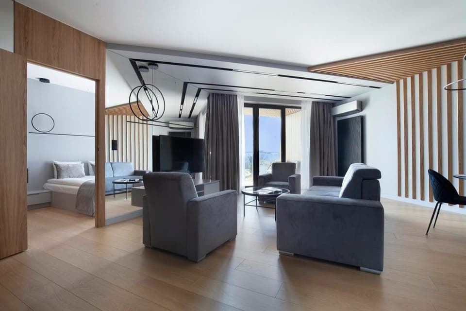 Bed, TV and multimedia, Balcony/Terrace, Living room, Photo of the whole room, Seating area, Bedroom