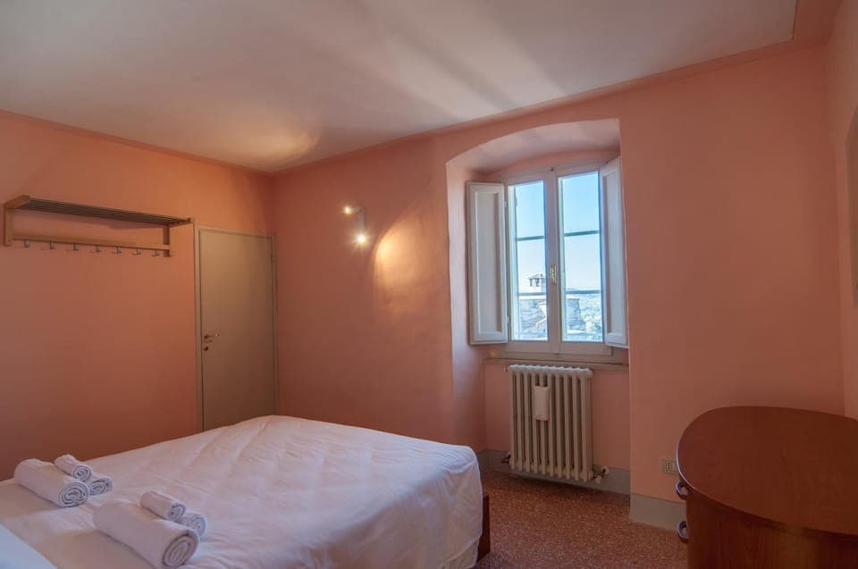 Bed, View (from property/room), Photo of the whole room, Bedroom, City view, Landmark view, Mountain view