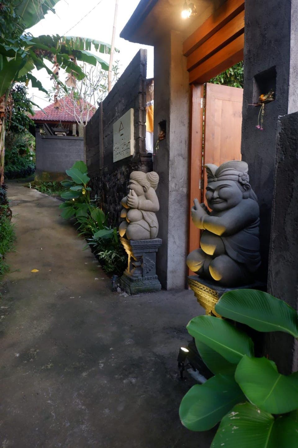 Facade/entrance
