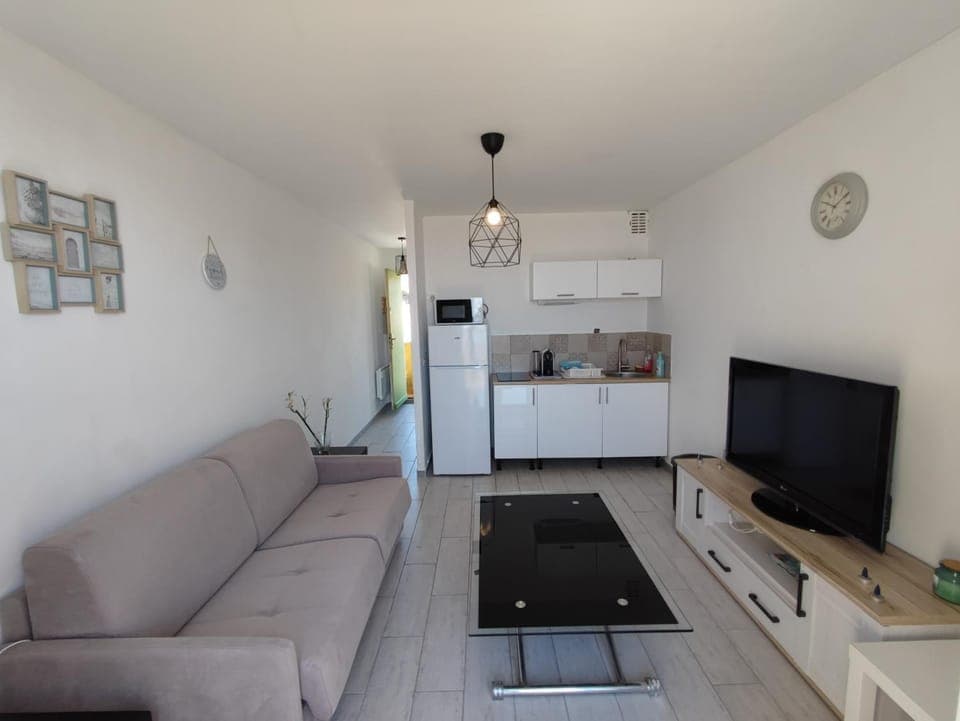 TV and multimedia, Kitchen or kitchenette, Living room