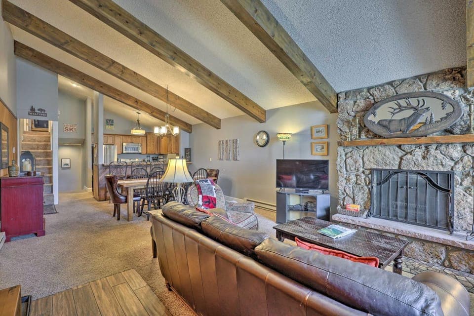 Upscale Avon Condo w/ Balcony & Mountain View! House in Avon