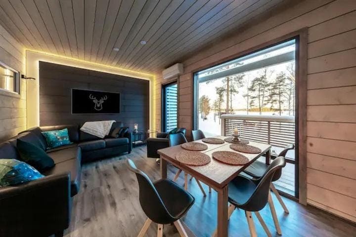 Communal lounge/ TV room, TV and multimedia, View (from property/room), Balcony/Terrace, Living room, Seating area, Dining area, Evening entertainment