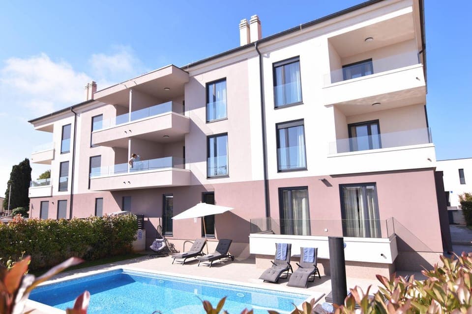 Property building, Swimming pool