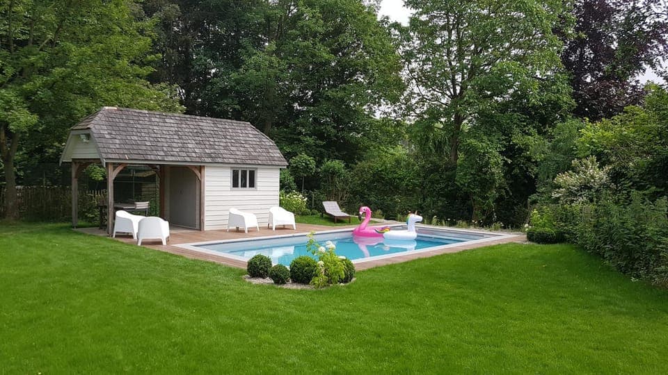 Swimming pool, Swimming pool