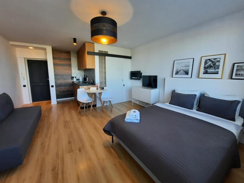 Bed, Living room, Seating area