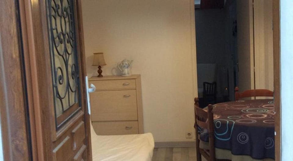 Facade/entrance, Dining area