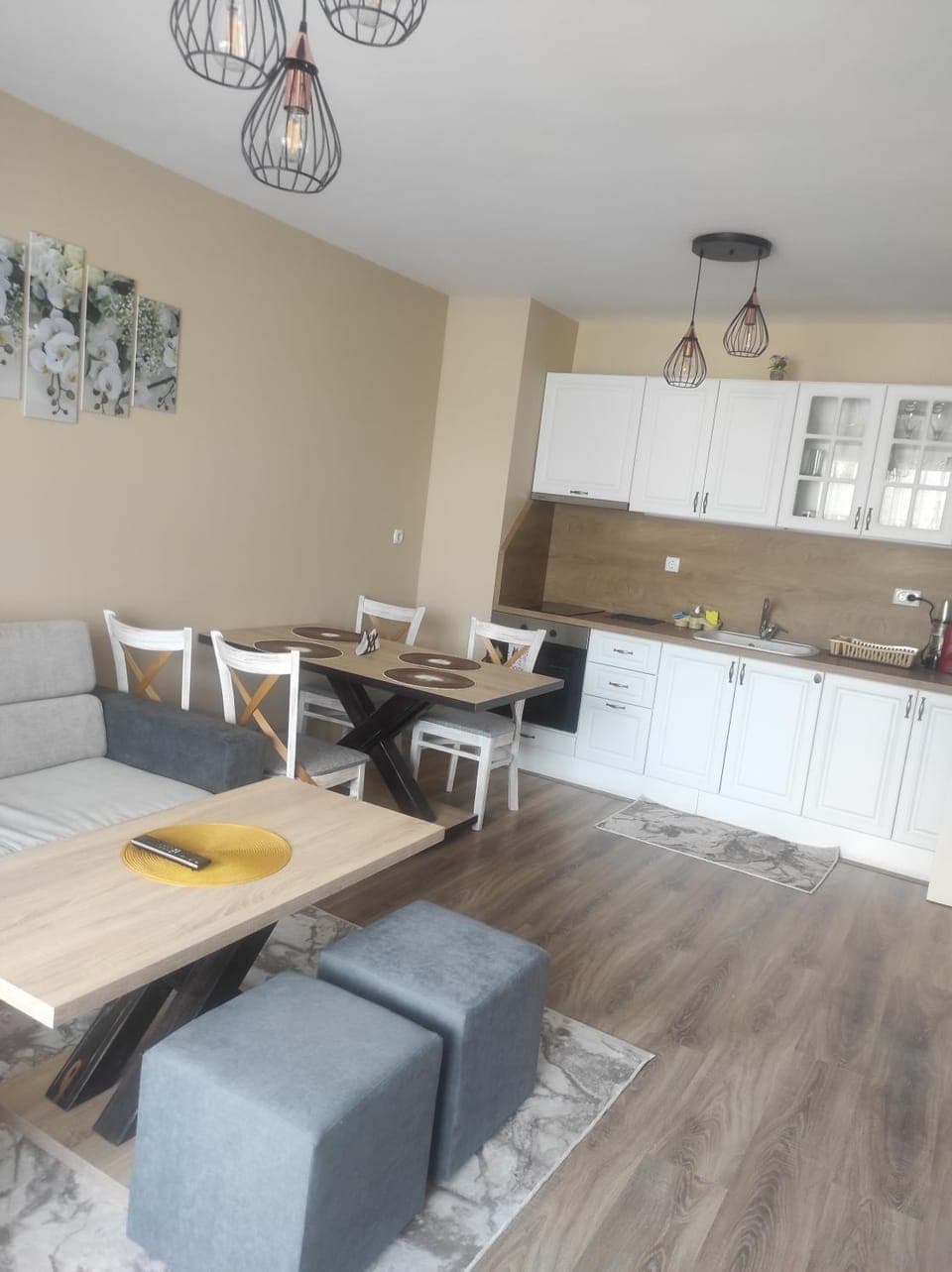 Coffee/tea facilities, Kitchen or kitchenette, Dining area