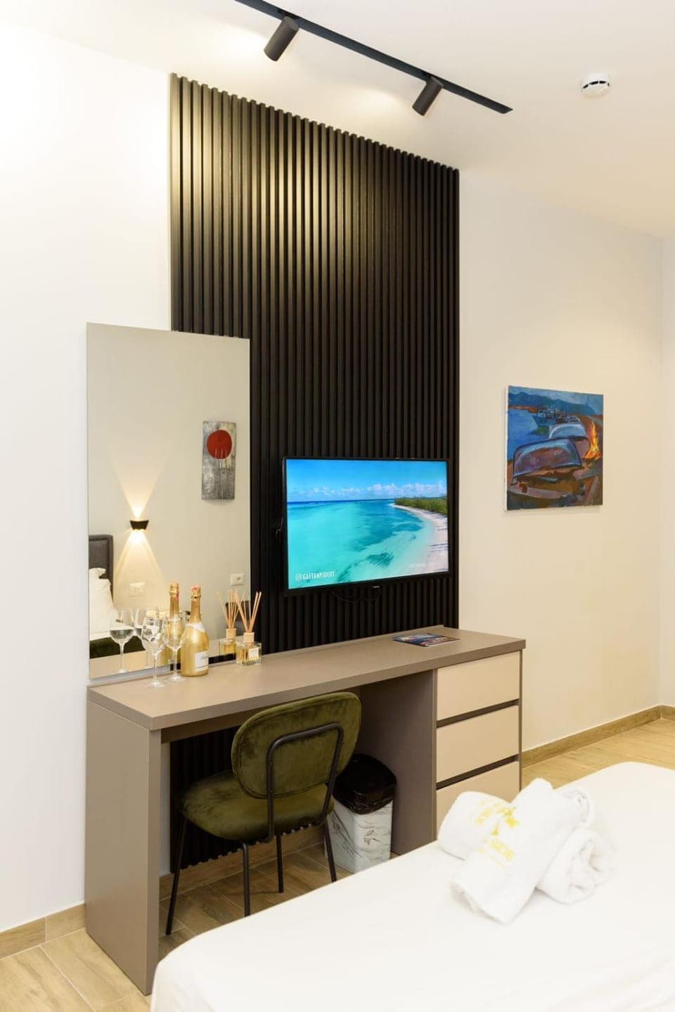 Bed, TV and multimedia