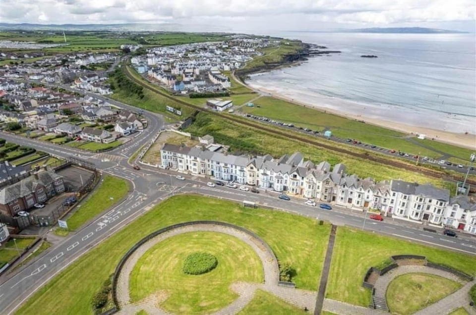 Portrush Apt with Stunning Sea Views- West Beach 5 Apartment in Portrush