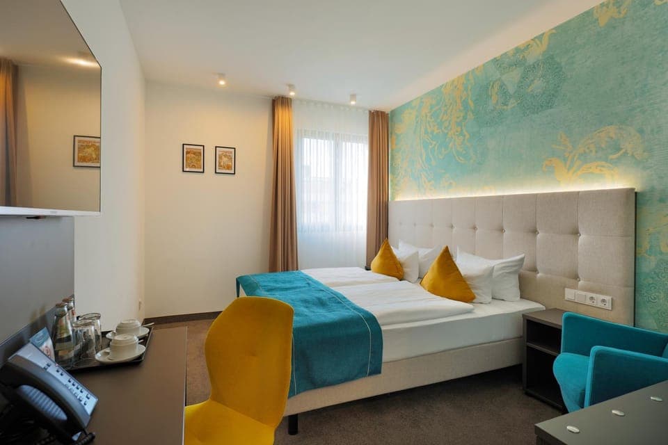 Bed, TV and multimedia, Photo of the whole room