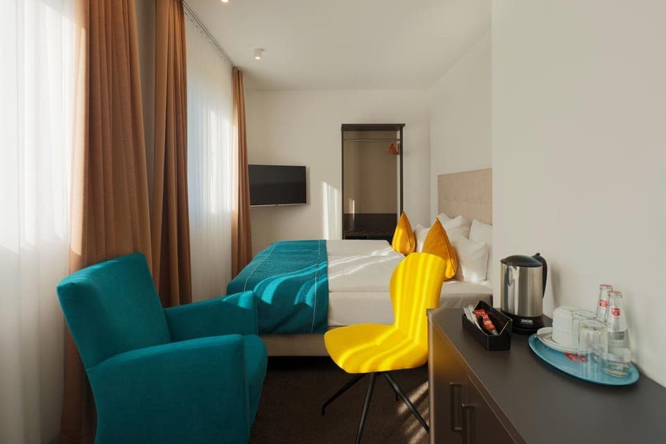 Photo of the whole room, Seating area, Bedroom