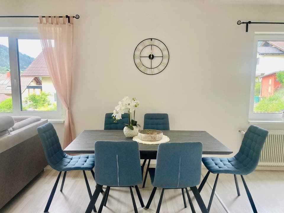 Living room, Seating area, Dining area