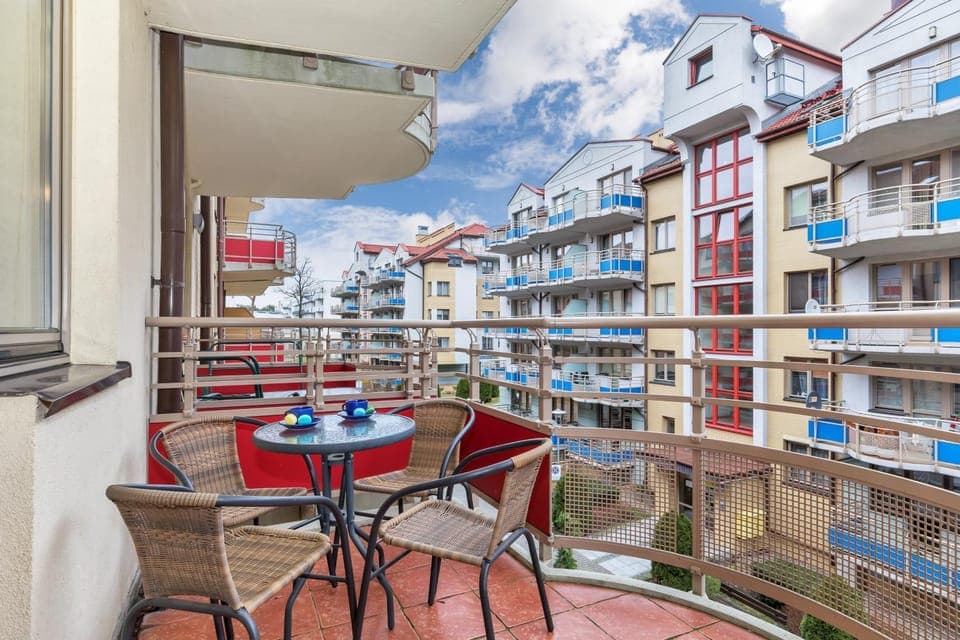 Neighbourhood, Balcony/Terrace, Street view