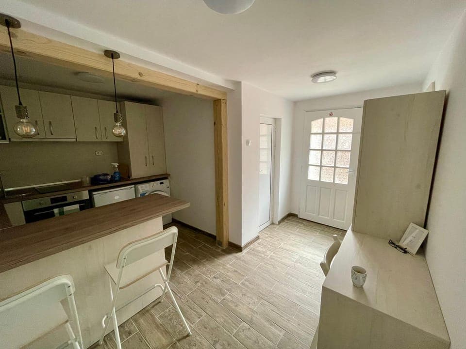 Kitchen or kitchenette, Photo of the whole room, Seating area