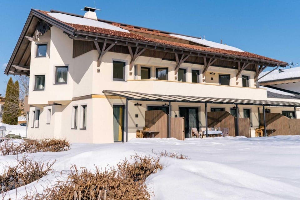 Property building, Staff, Balcony/Terrace