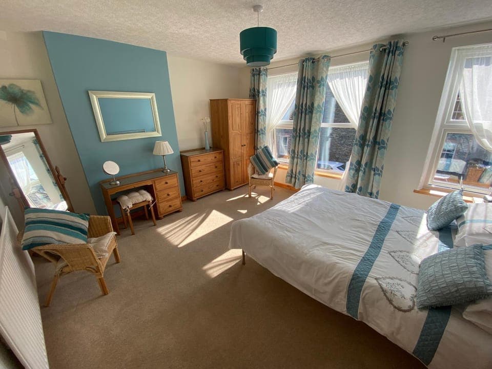 Property building, Bed, Photo of the whole room, Bedroom, wardrobe