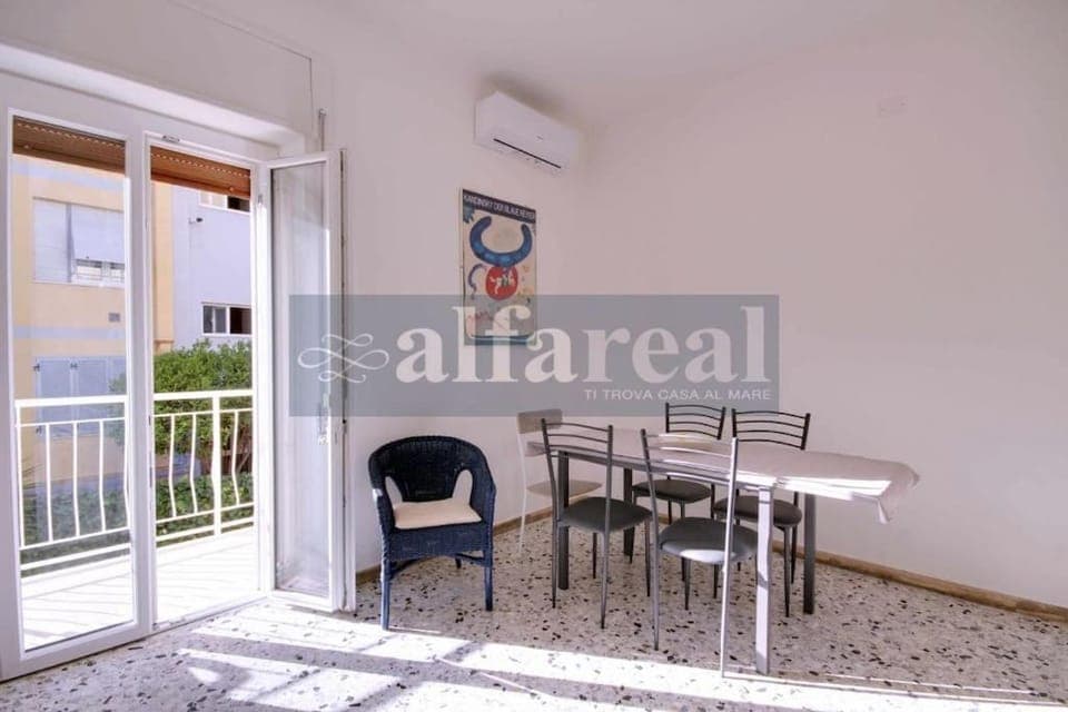 Living room, Seating area, Dining area, air conditioner