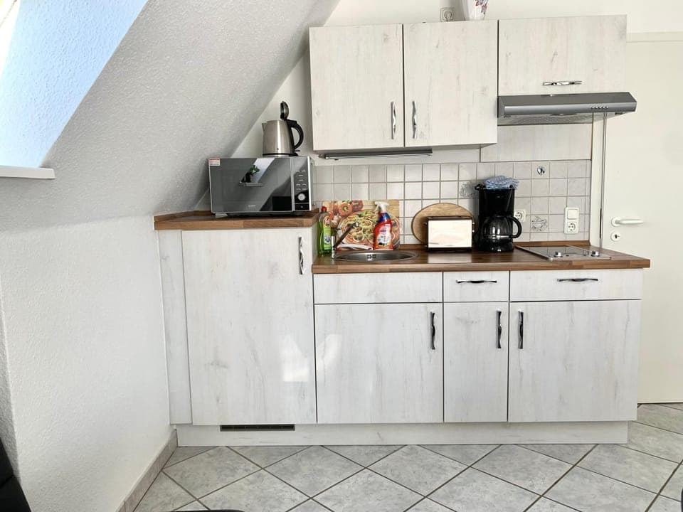 Kitchen or kitchenette, minibar, stove, toaster