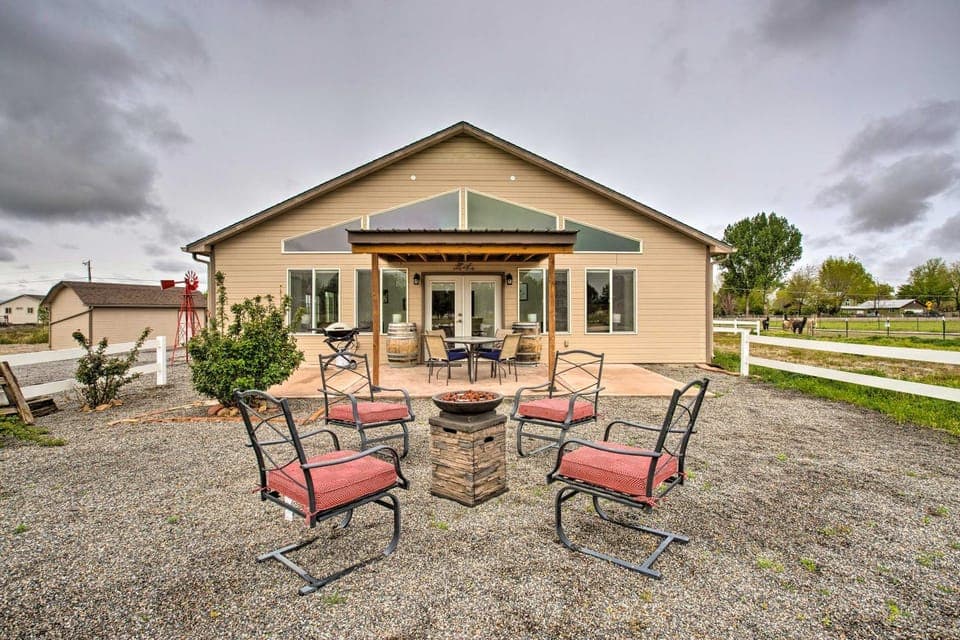 The Farmhouse at Grand Valley Getaway w/ Alpacas! House in Grand Junction