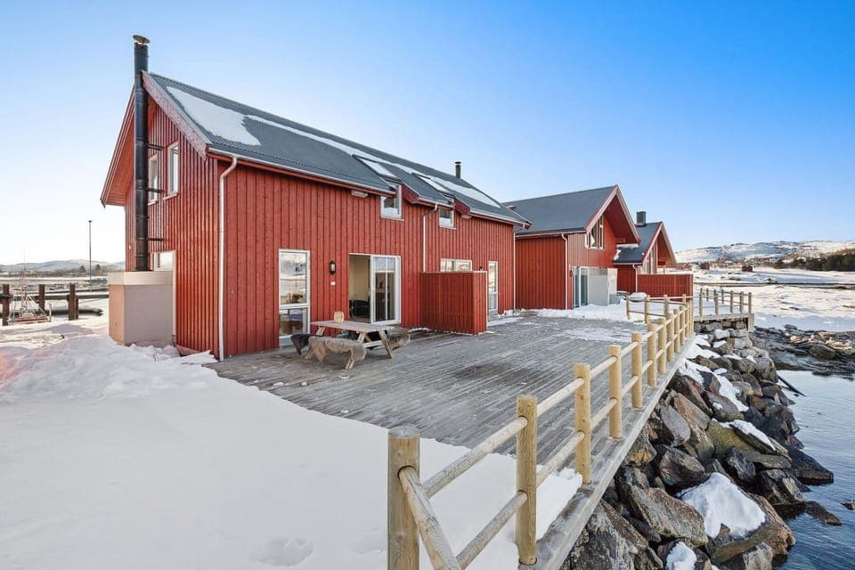Property building, Natural landscape, Winter, Balcony/Terrace