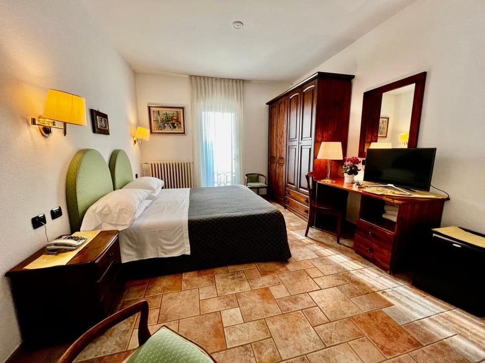 TV and multimedia, Photo of the whole room