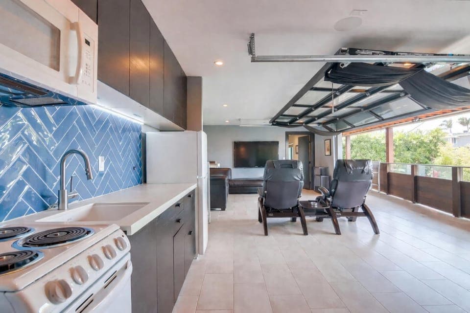 TV and multimedia, View (from property/room), Living room, Garden view, Sea view, kitchen