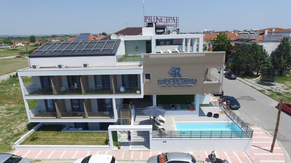 Property building, Bird's eye view, Swimming pool