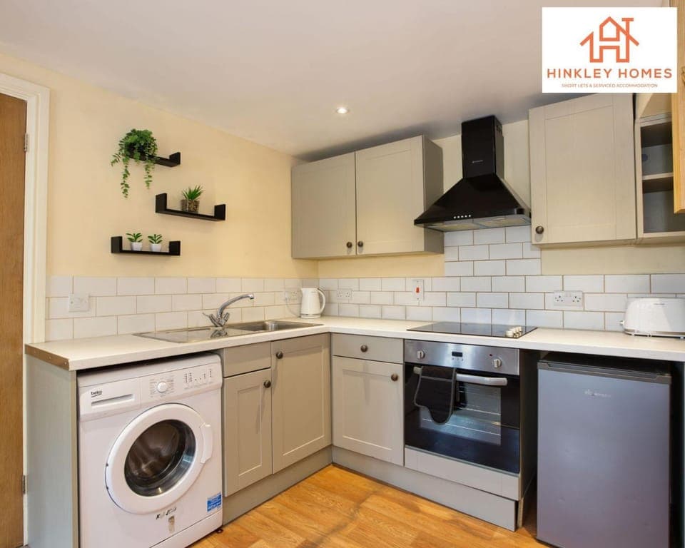 Kitchen or kitchenette, pet friendly, stove, washing machine, dryer