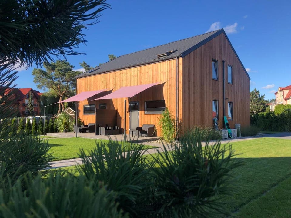 Property building, Spring, Day, Natural landscape, Garden, Garden view