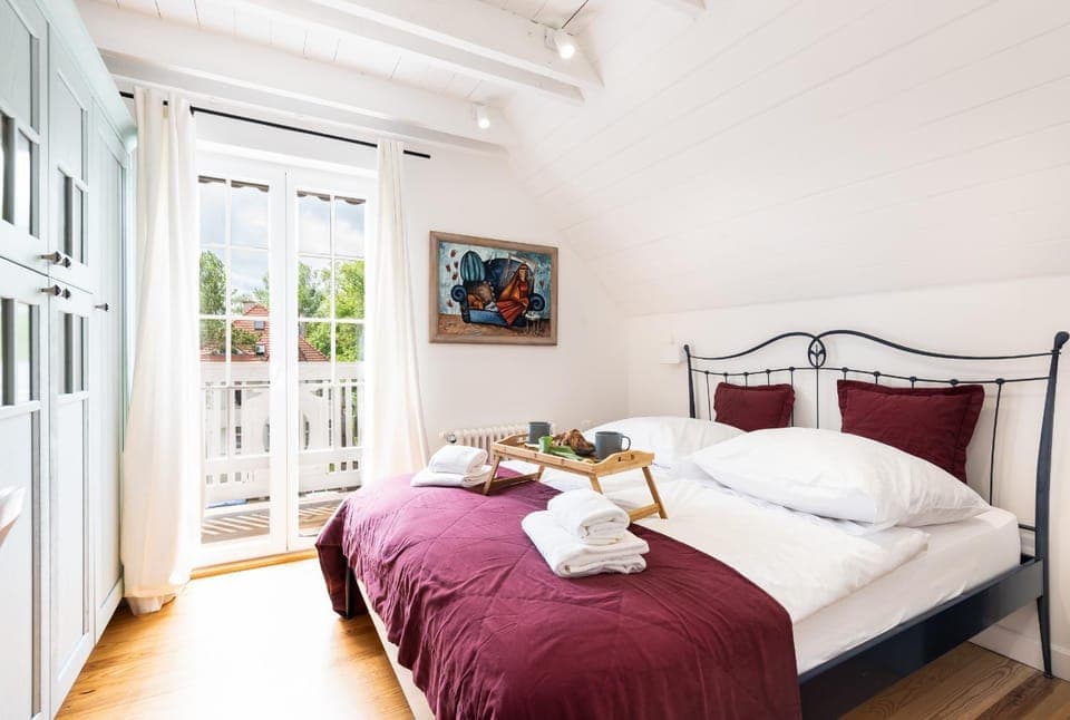 Bed, Photo of the whole room