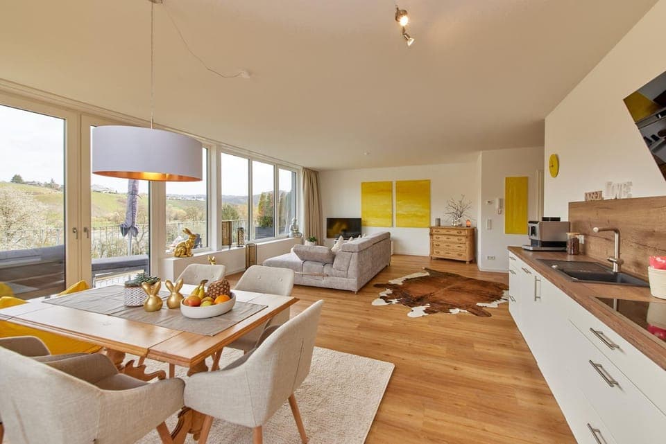 Restaurant/places to eat, Living room, Dining area, River view, Breakfast