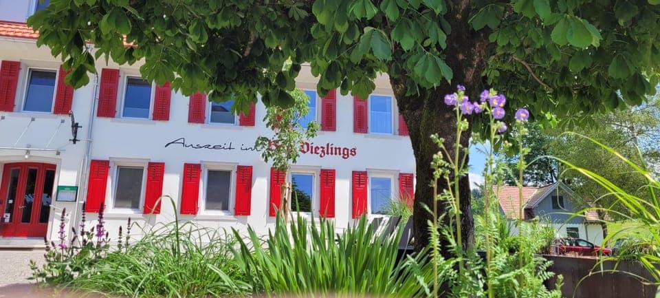 Property building, Restaurant/places to eat