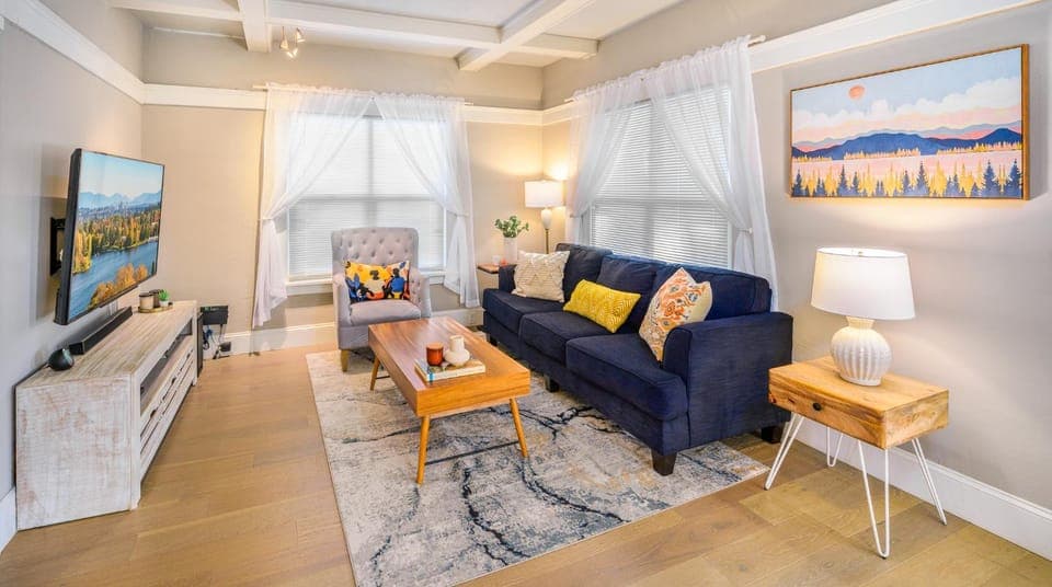 Communal lounge/ TV room, TV and multimedia, Living room, Seating area, Evening entertainment