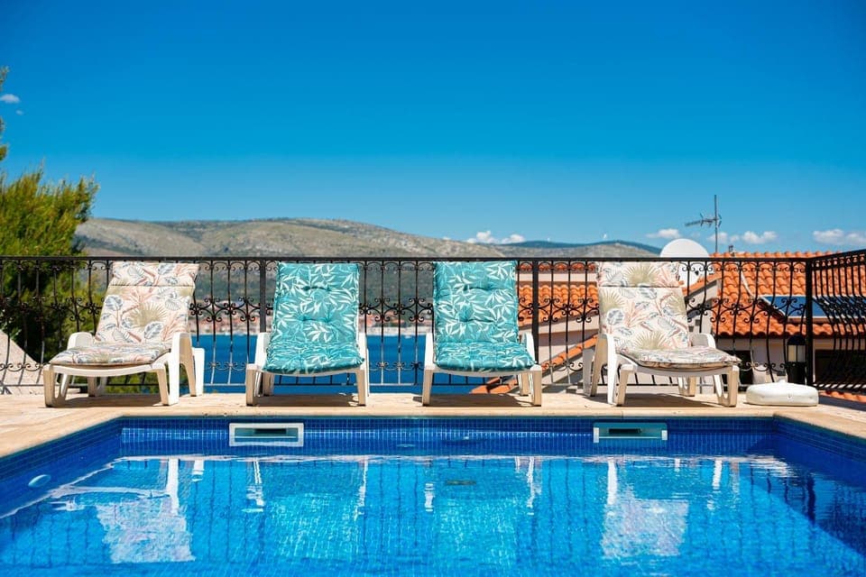 Pool view, Swimming pool, sunbed