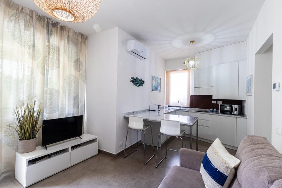 Living room, Dining area, Evening entertainment