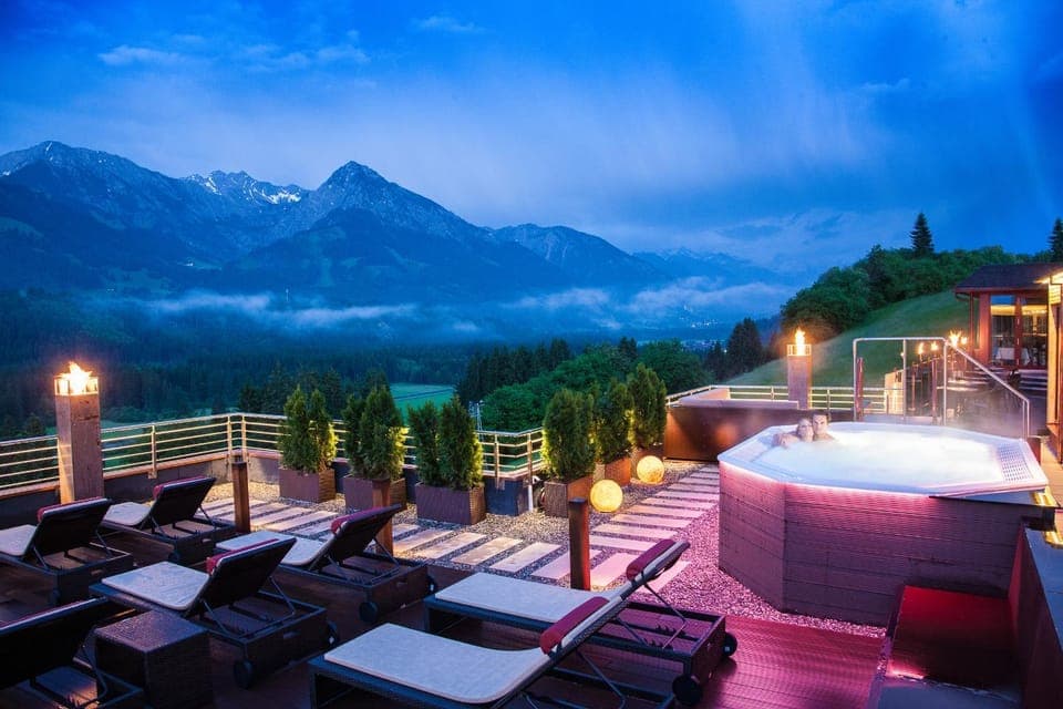 Patio, Hot Tub, Mountain view, Swimming pool, sunbed