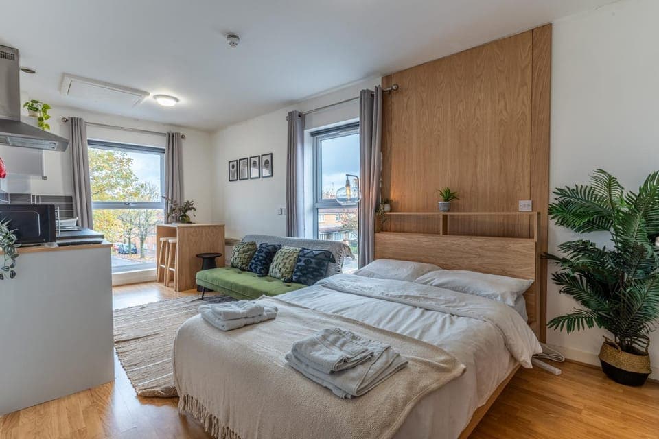 Bed, Living room, Bedroom