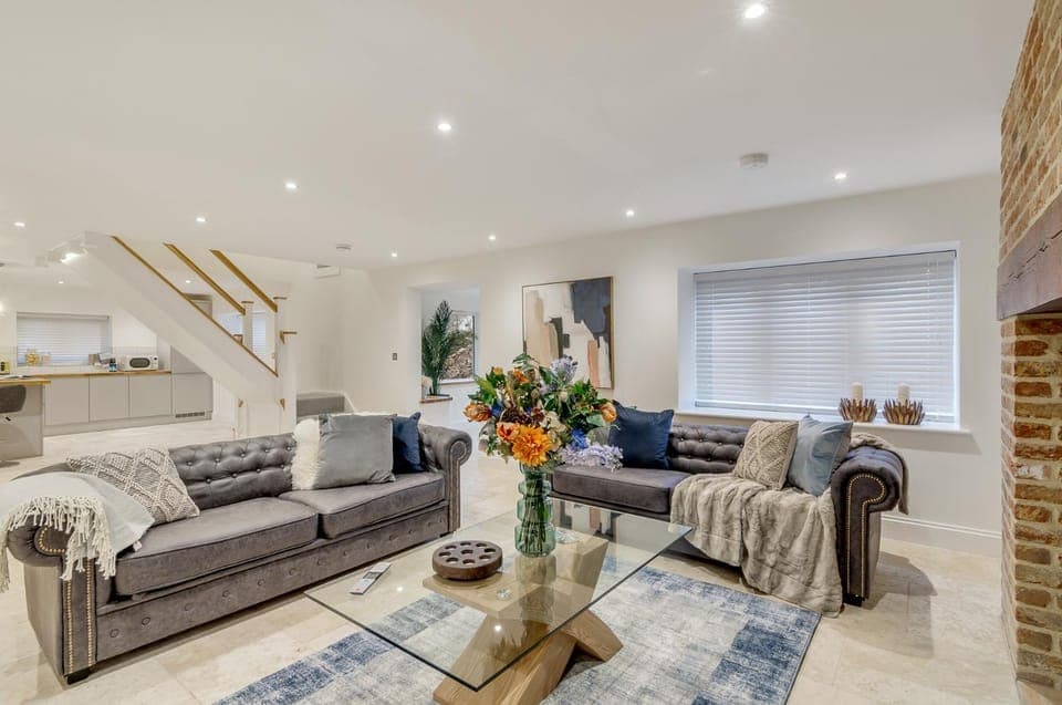 Living room, Seating area, kitchen