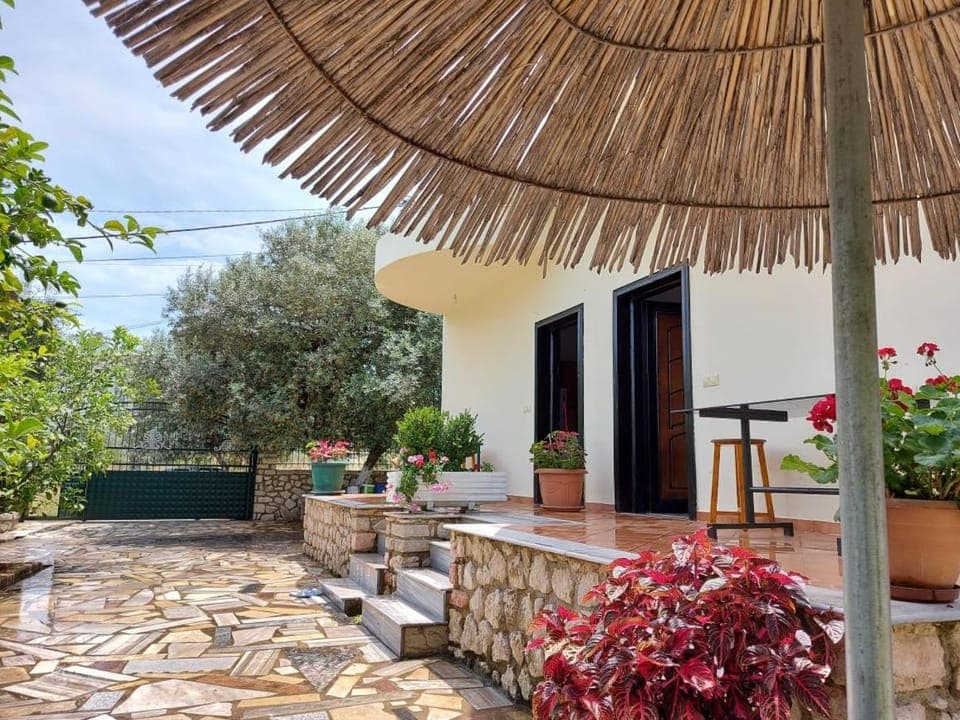 Property building, Facade/entrance, Day, Garden