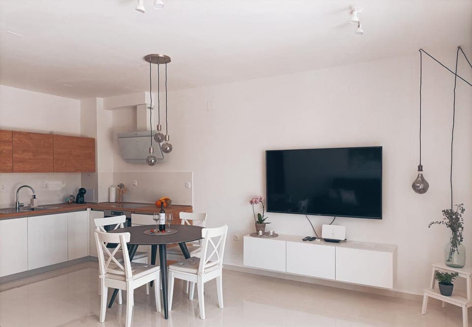 Communal lounge/ TV room, Dining area