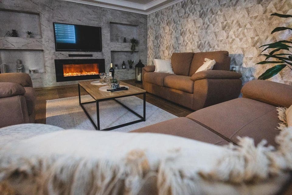 TV and multimedia, Living room, Dining area, Alcoholic drinks, flat iron, air conditioner, air conditioner