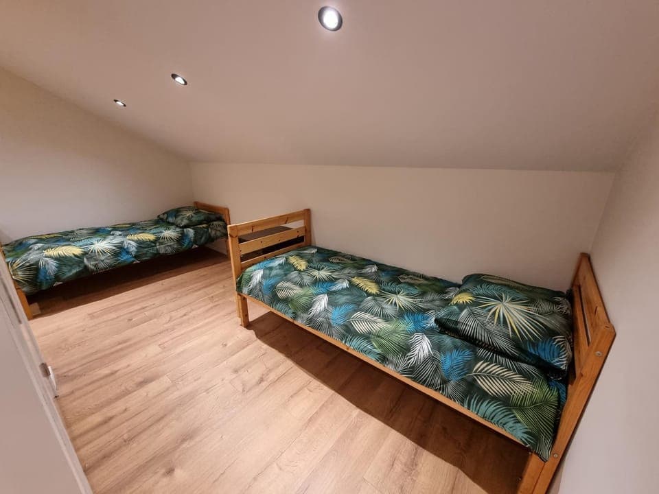 Photo of the whole room, Bedroom