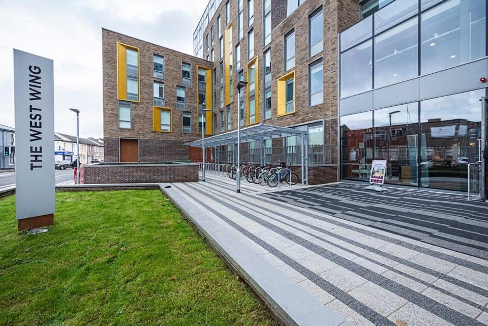 Property building, Facade/entrance