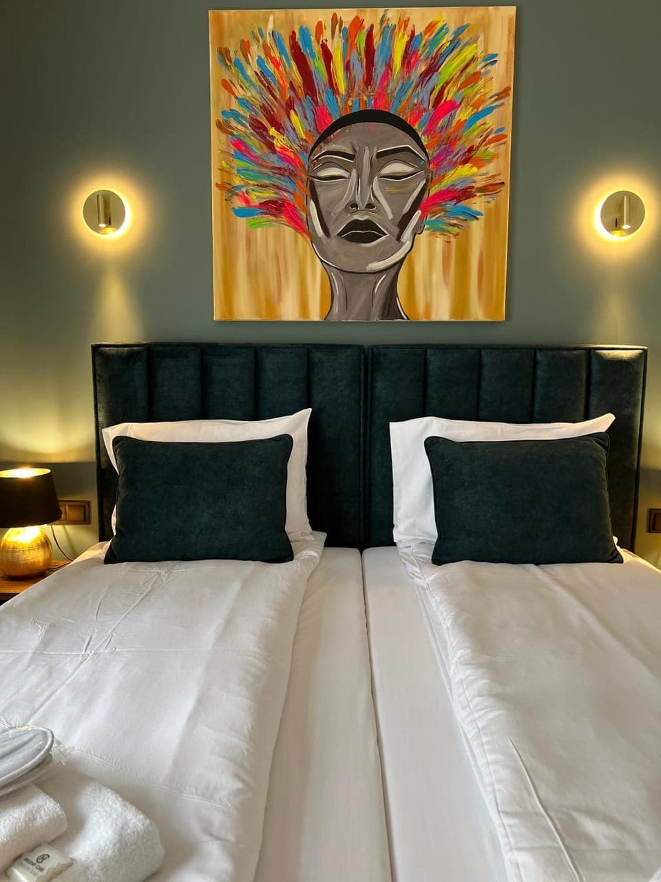 Bed, Photo of the whole room, Decorative detail, Bedroom