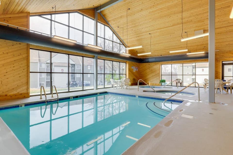 Pool Days & Gatlinburg Fun! Family Mtn Retreat House in Gatlinburg