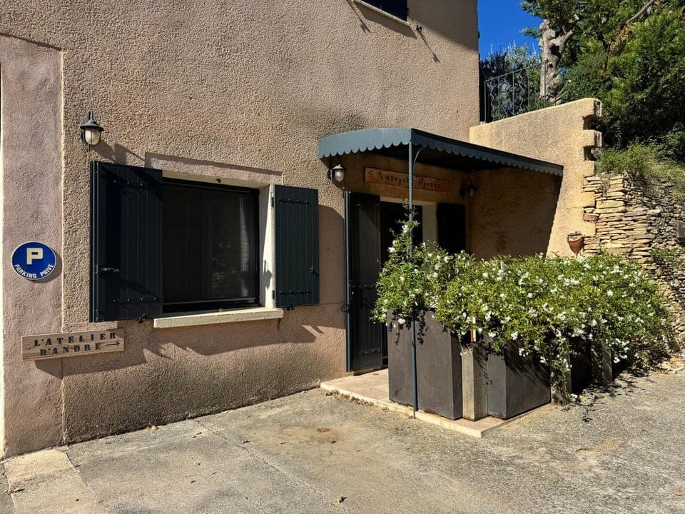 Facade/entrance, Parking